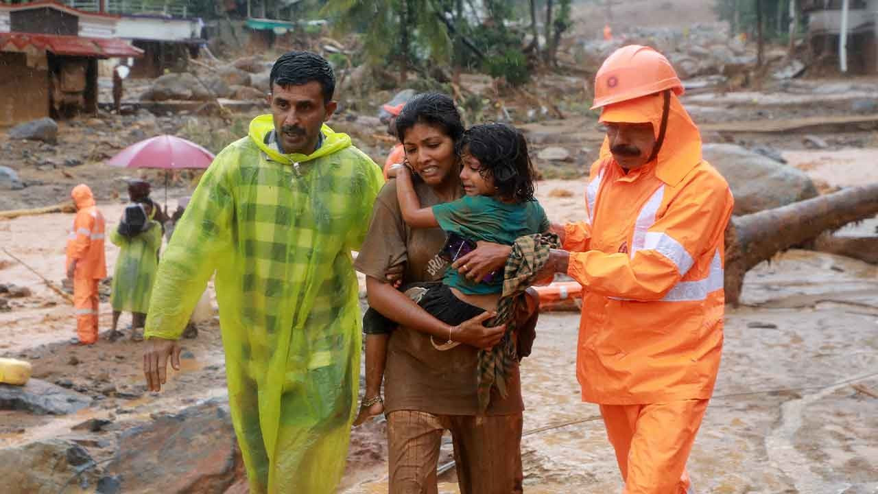 Hindistan'da toprak kaymaları: En az 93 kişi hayatını kaybetti