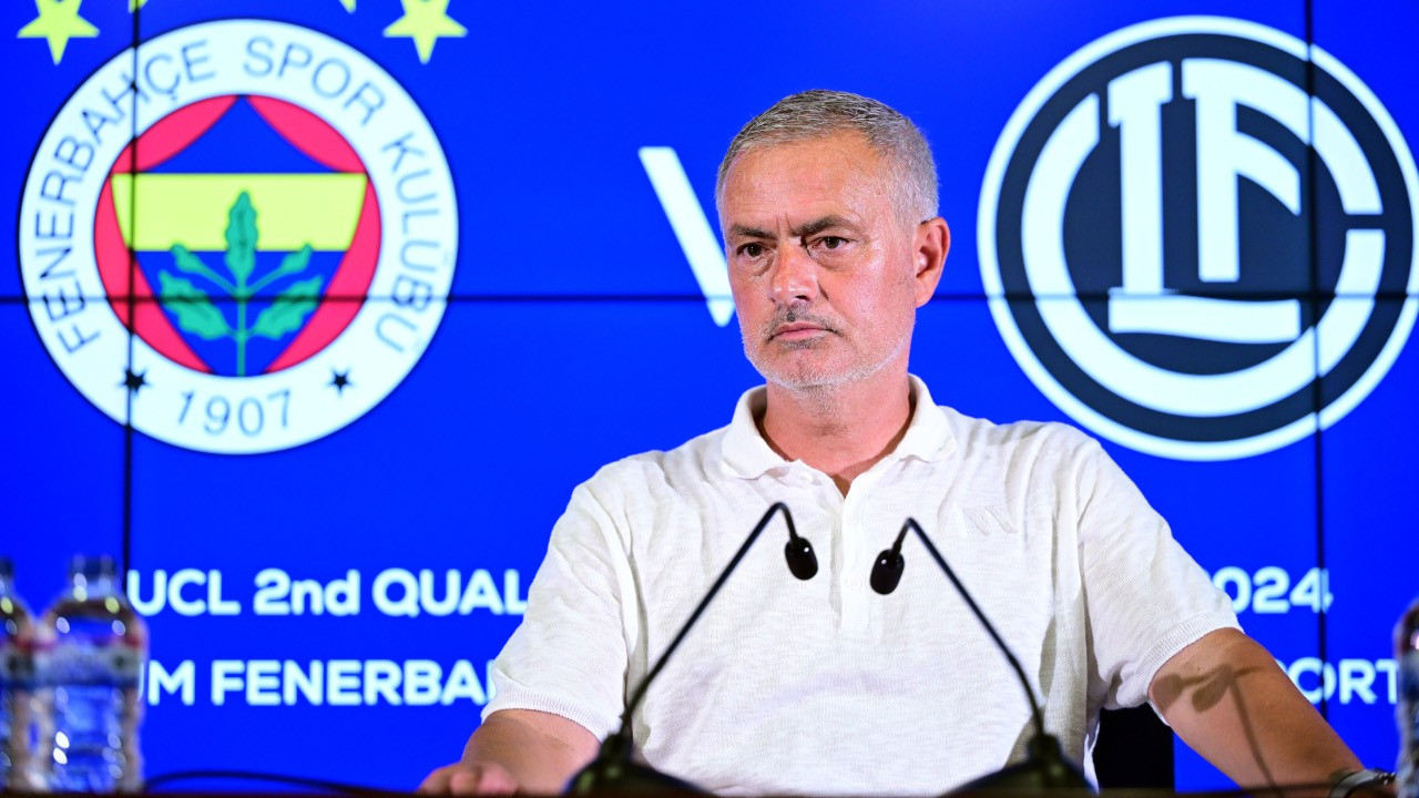 Mourinho'dan taraftarlara: Bir oyuncuya reaksiyon gösterildiğinde hepimize yapılmış hissediyoruz