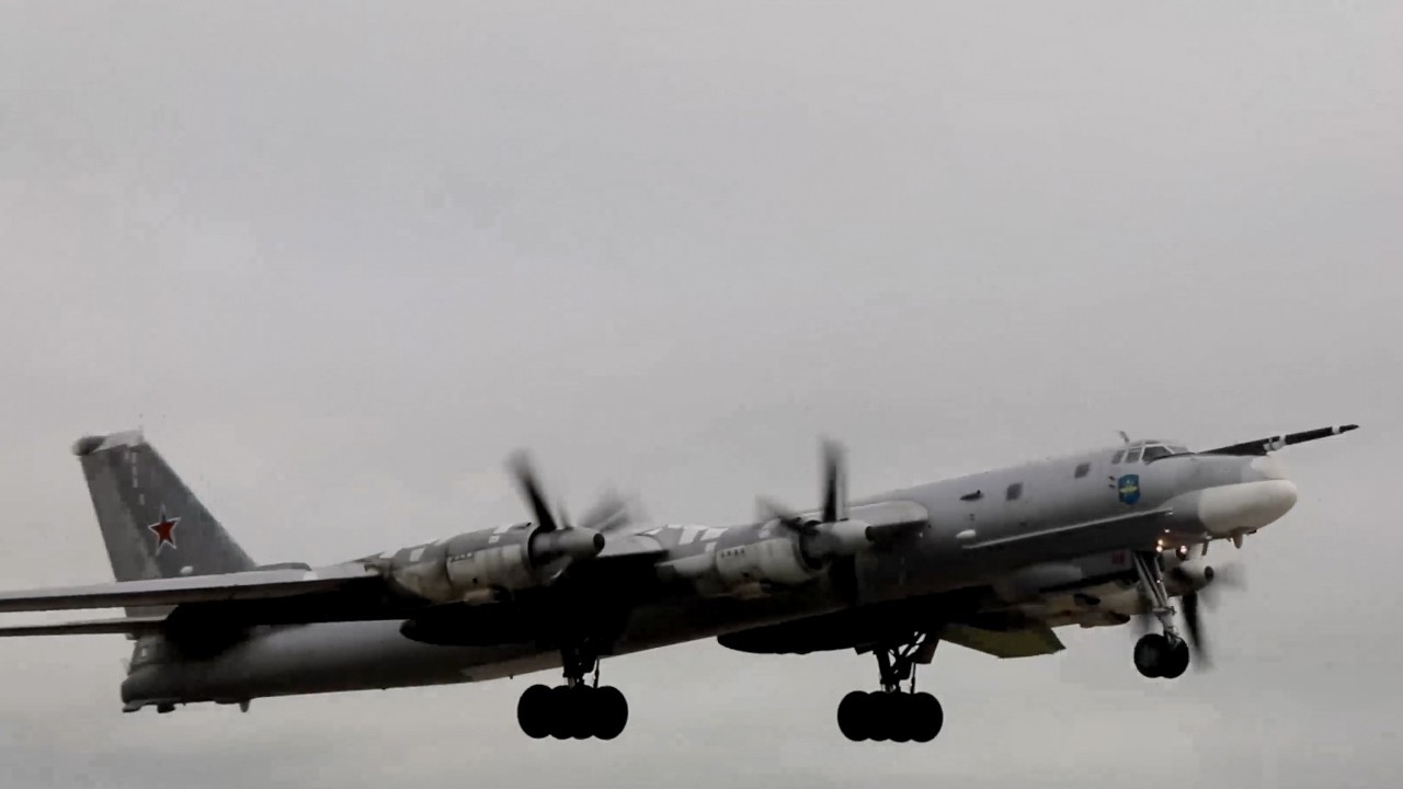 Rus stratejik bombardıman uçakları Japon Denizi üzerinde uçuş yaptı