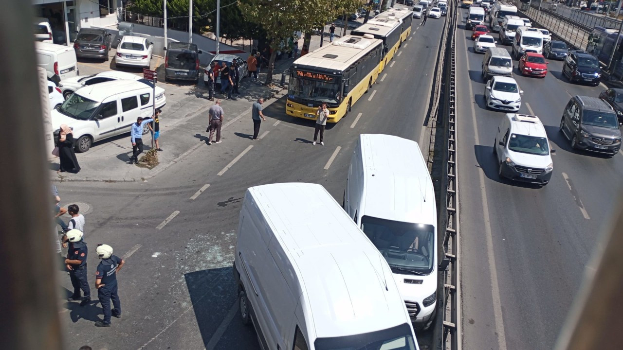 Avcılar'da zincirleme kaza: 1 kişi yaralandı