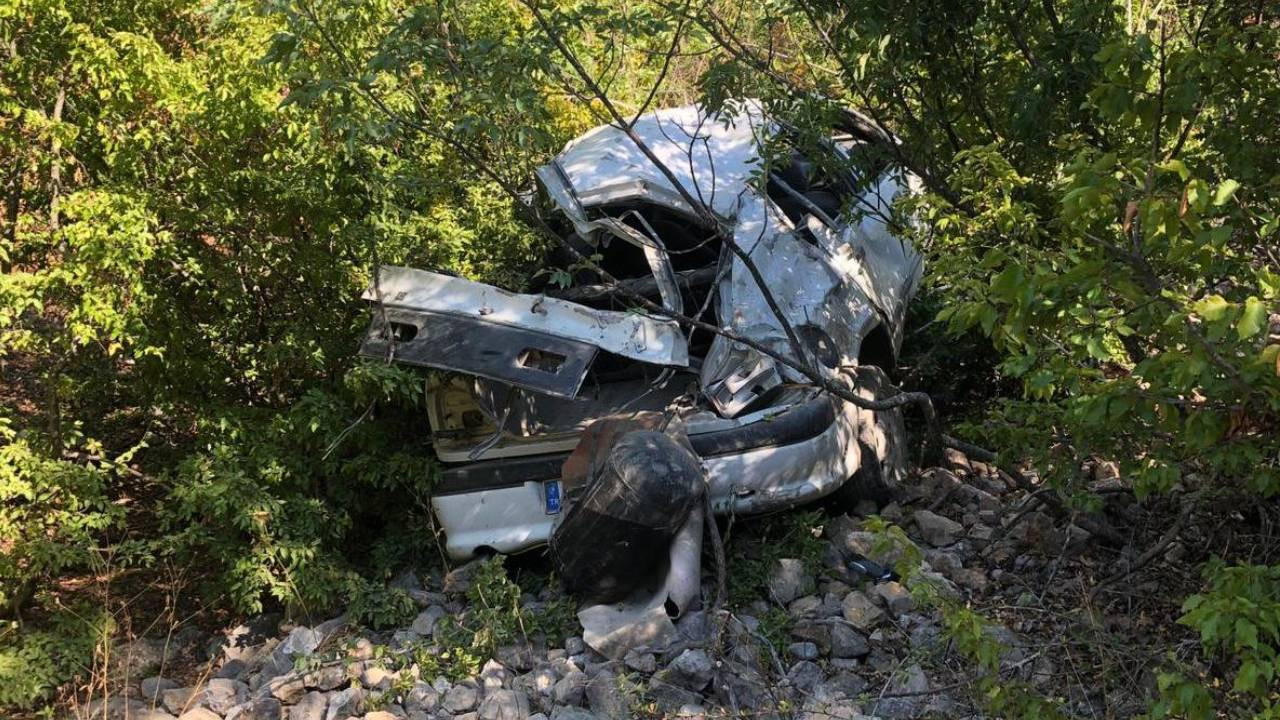 Sinop'ta otomobil şarampole yuvarlandı: 4 kişi yaralandı