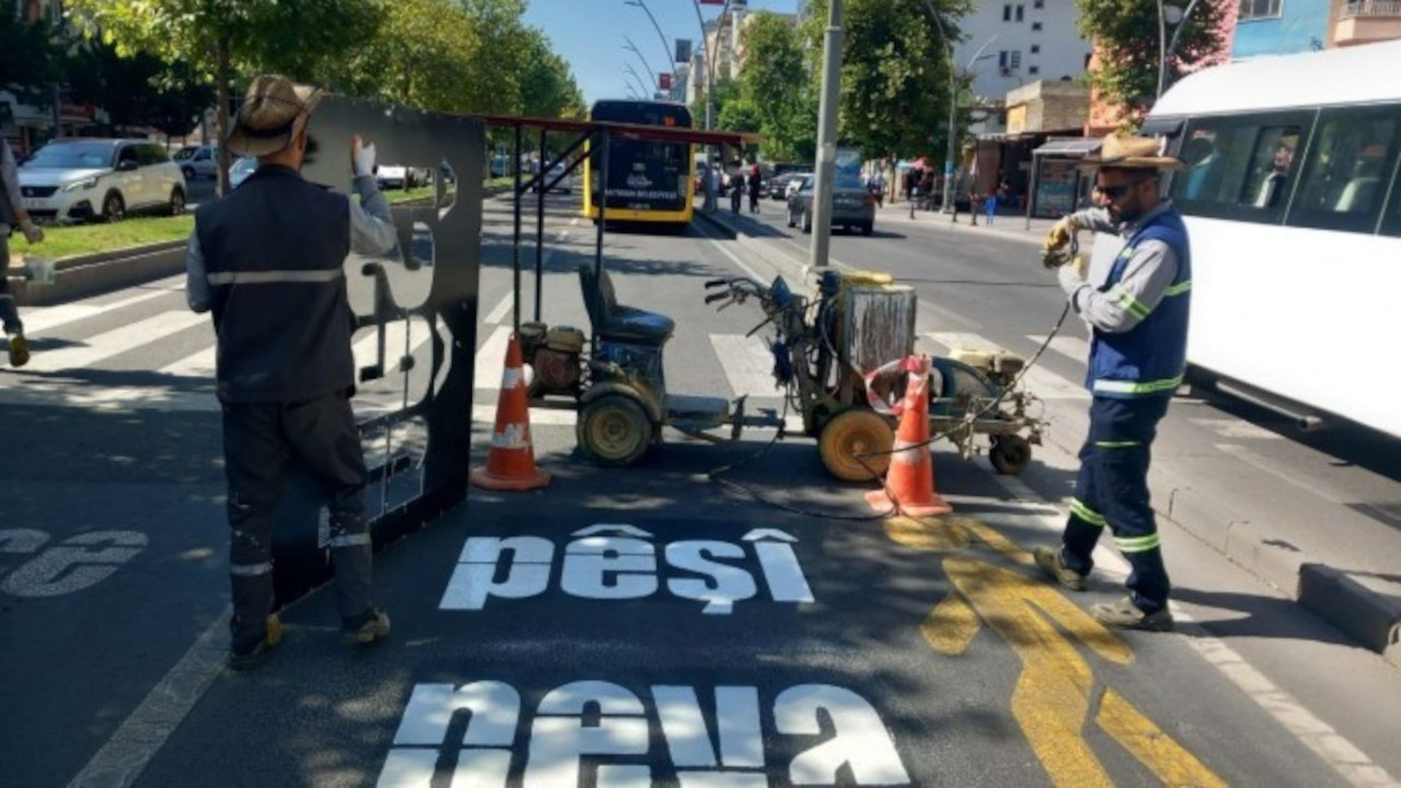 Batman'da Kürtçe trafik uyarı yazıları yeniden yazıldı