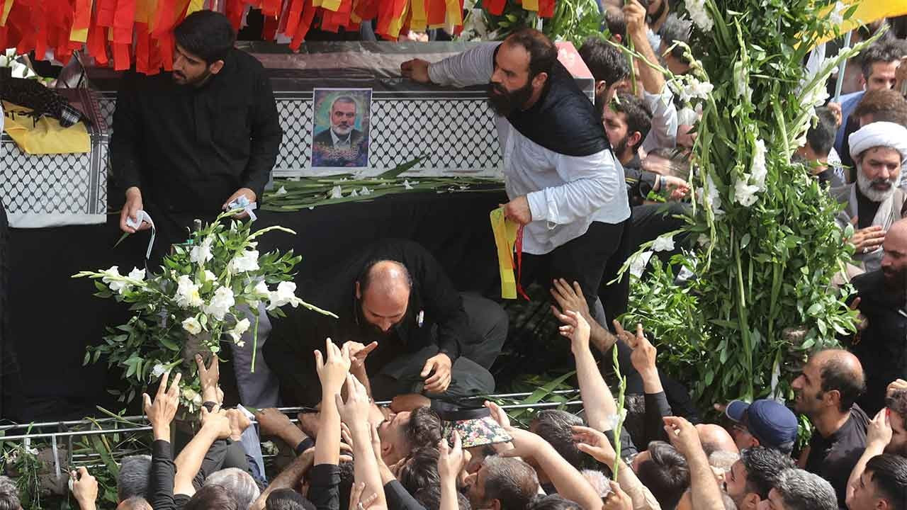 Haniye için Tahran'da cenaze töreni: 'Saldırı, ABD'nin desteğiyle gerçekleşti'
