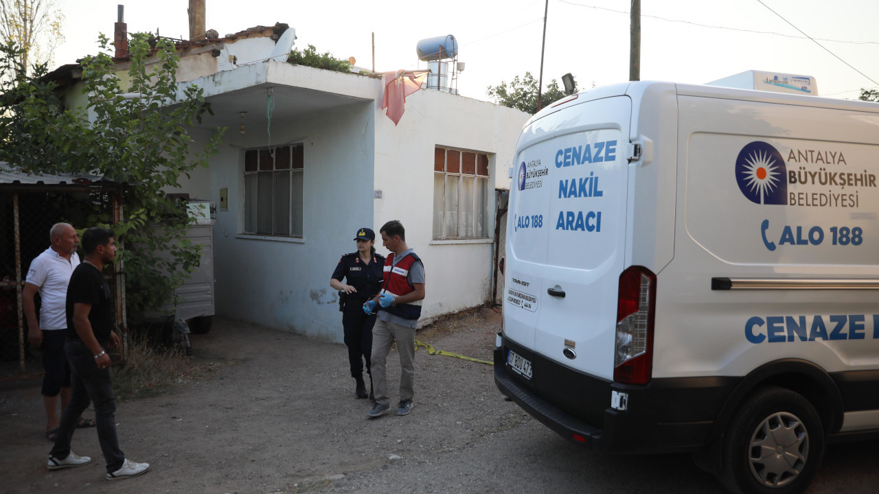 Jandarma anne ve oğlunu öldüren şüpheliyi yolda yakaladı