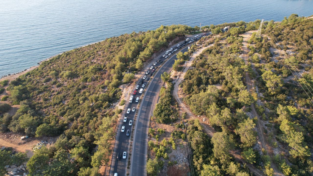 Bodrum'a son 24 saatte 20 bin araç giriş yaptı: Trafik durma noktasına geldi - Sayfa 4