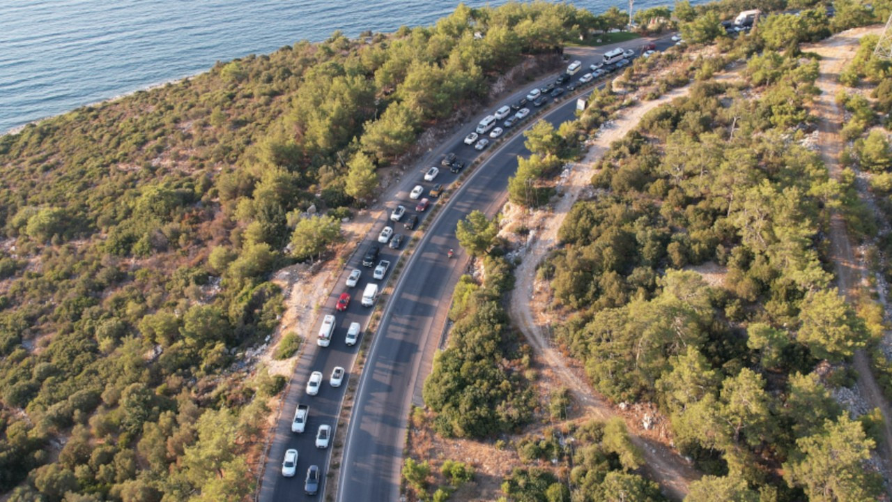 Bodrum'a son 24 saatte 20 bin araç giriş yaptı: Trafik durma noktasına geldi