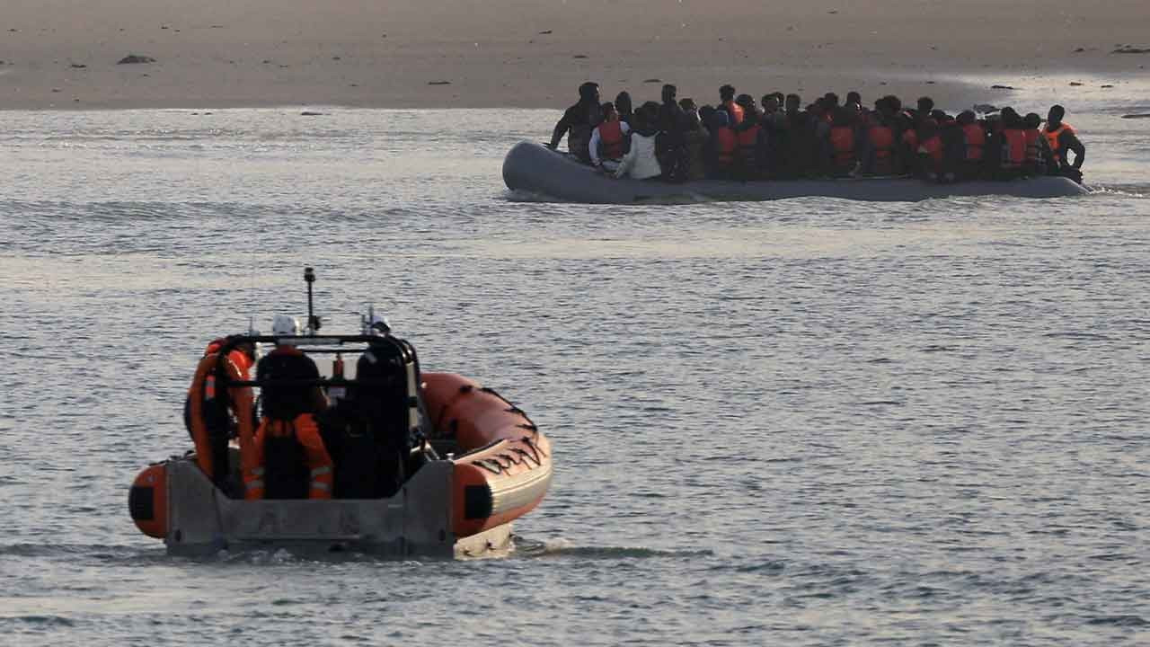 Sicilya açıklarında mülteci teknesi battı: 2 ölü, 1 kayıp