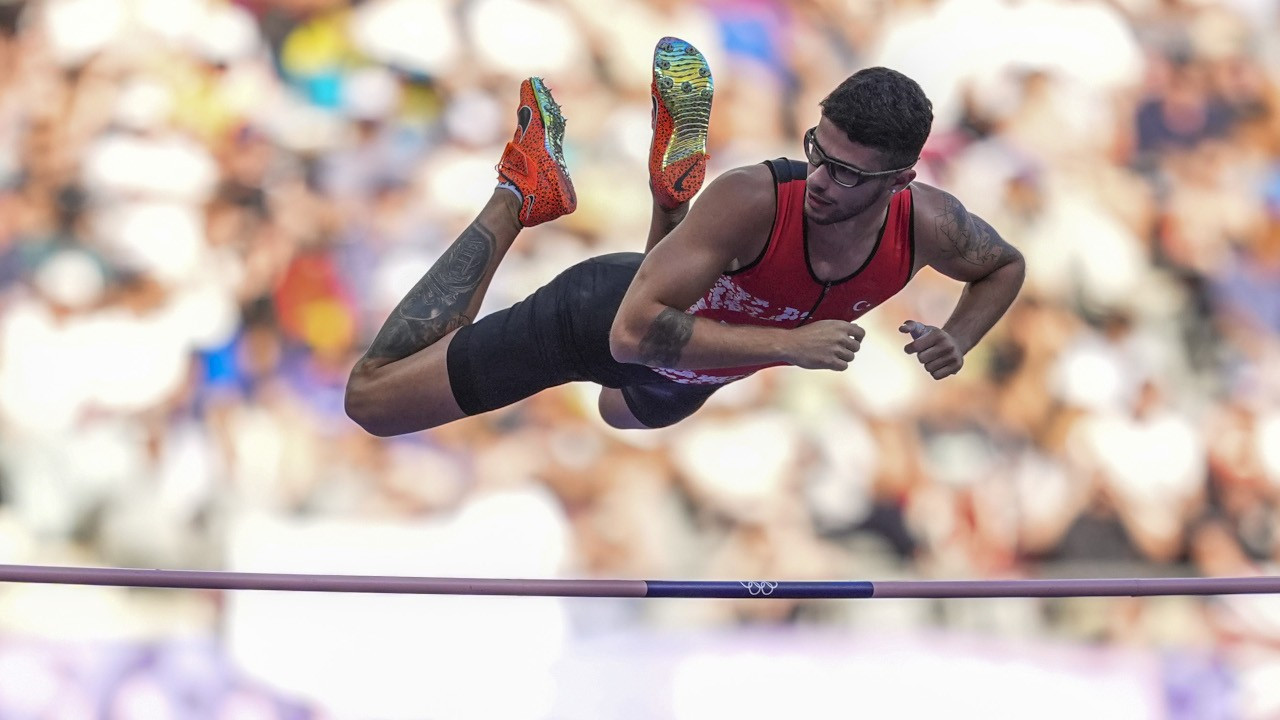 Ersu Şaşma, sırıkla atlamada Olimpiyat 5.'si oldu