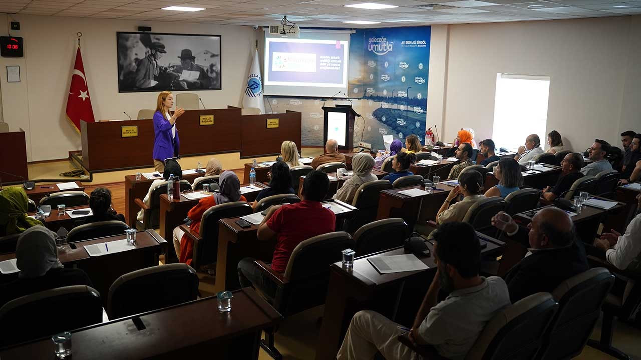 Tuzla Belediyesi'nden çalışanlarına toplumsal cinsiyet eğitimi