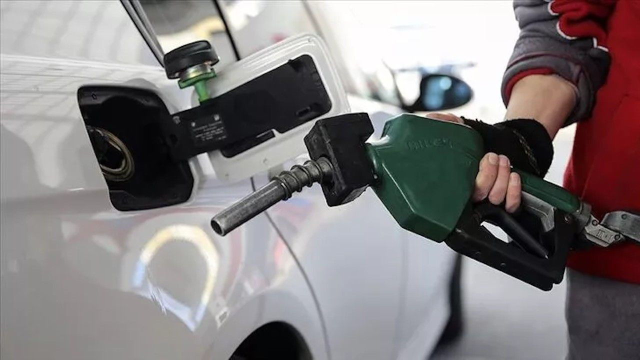 Salı gününün akaryakıt fiyatları belli oldu: Benzine indirim geldi - Sayfa 1