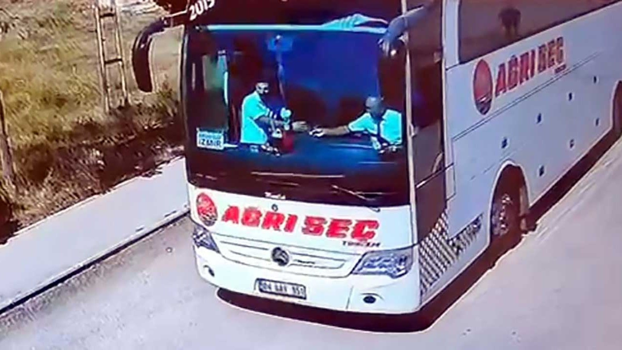 Ankara'da 9 kişinin öldüğü kazada otobüsün çıkış anı kamerada