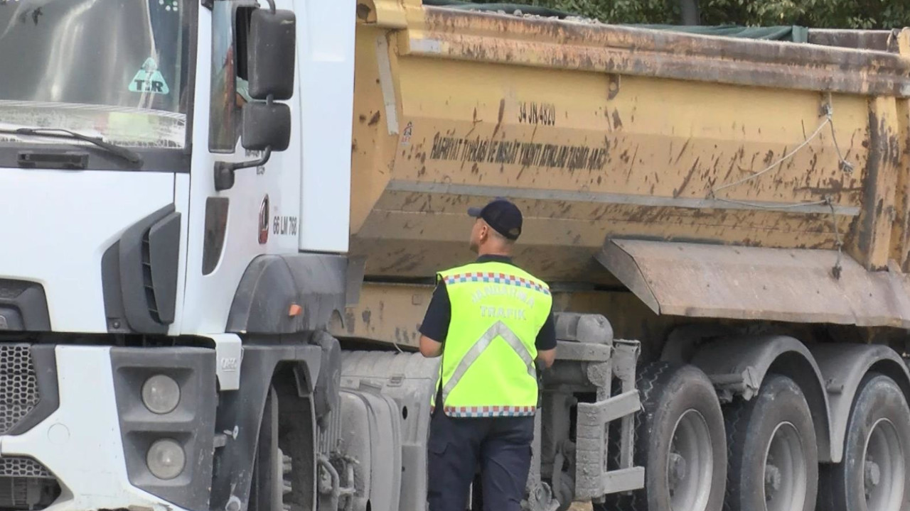 Arnavutköy'de hafriyat kamyonlarına denetim