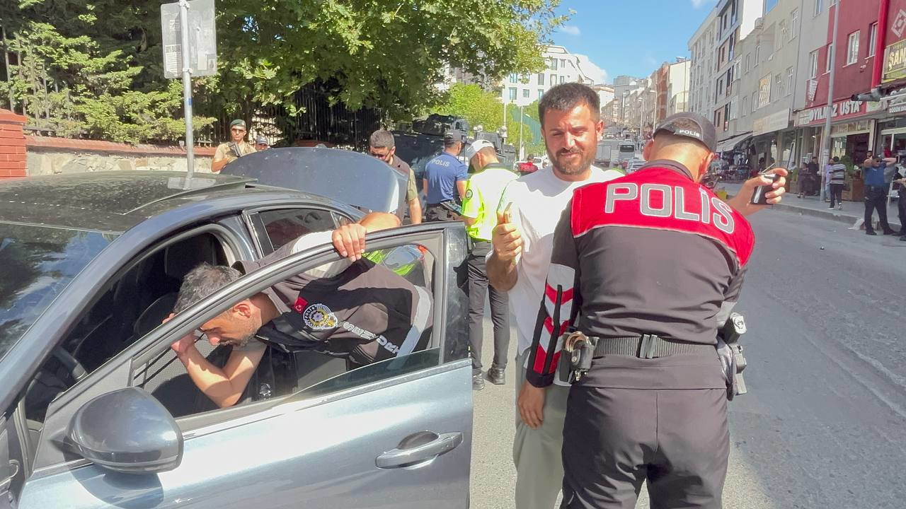 Esenyurt'ta yapılan denetimde bir araçta uyuşturucu ele geçirildi