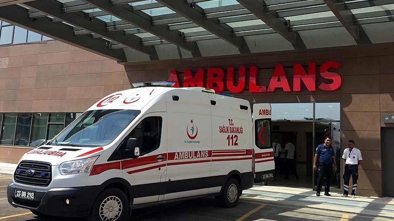 Arızalanan aracına müdahale ederken başka aracın çarpması sonucu öldü