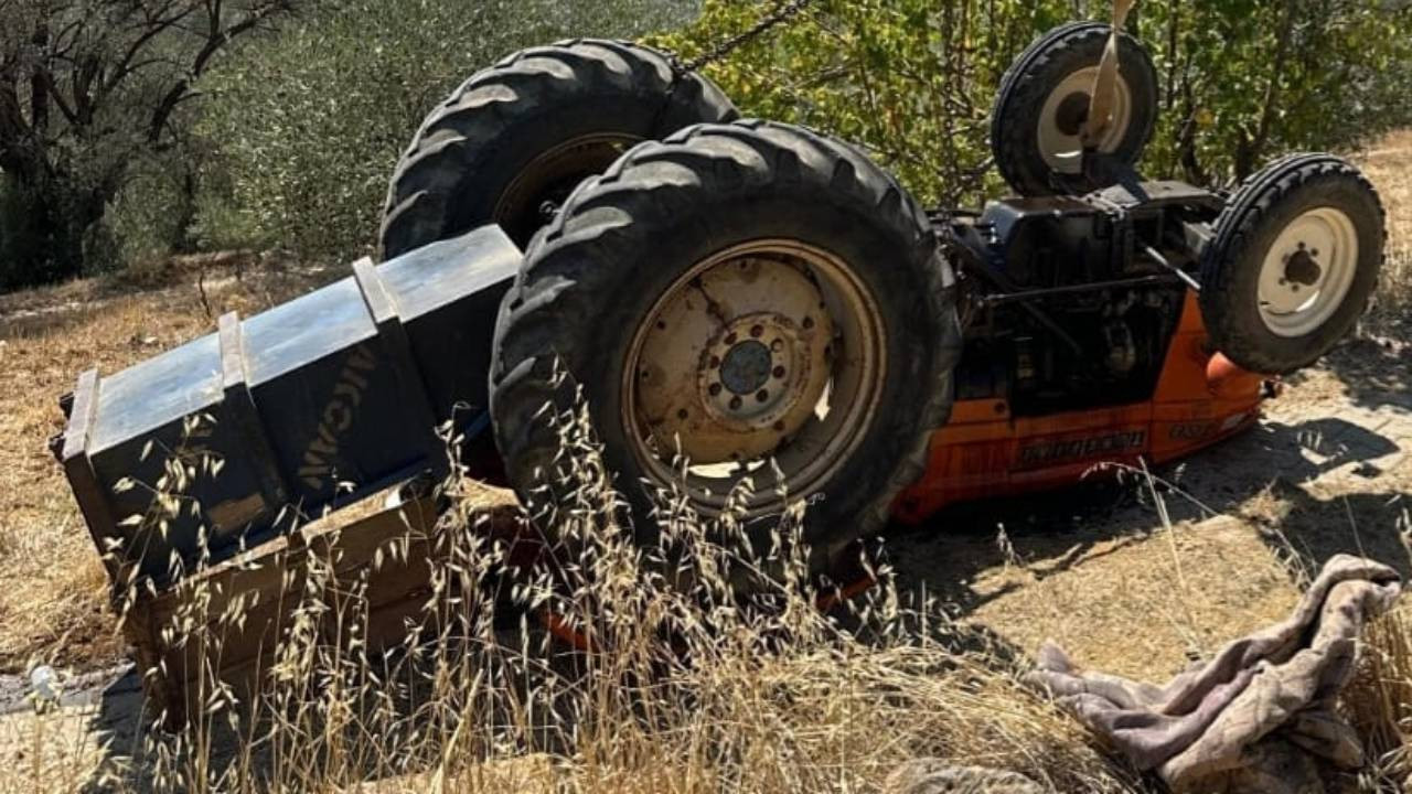 Aydın'da devrilen traktörün altında kalan sürücü hayatını kaybetti