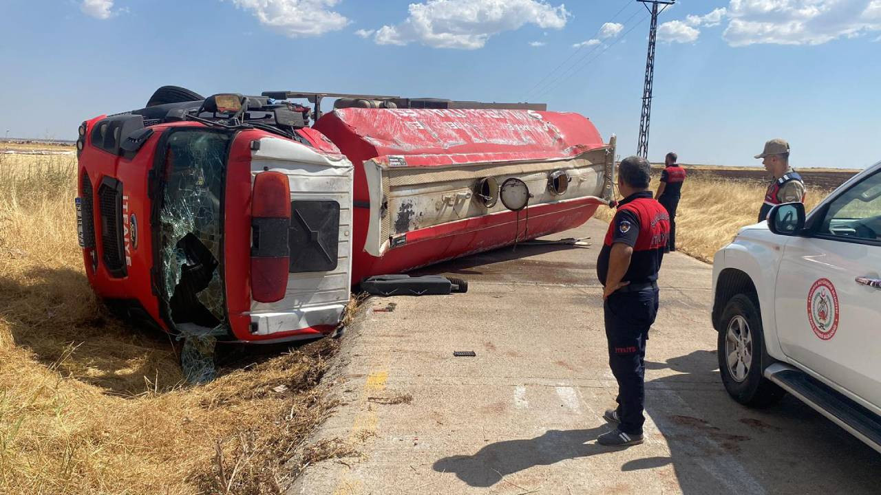 Urfa'da itfaiye aracının devrildiği kazada 3 kişi yaralandı