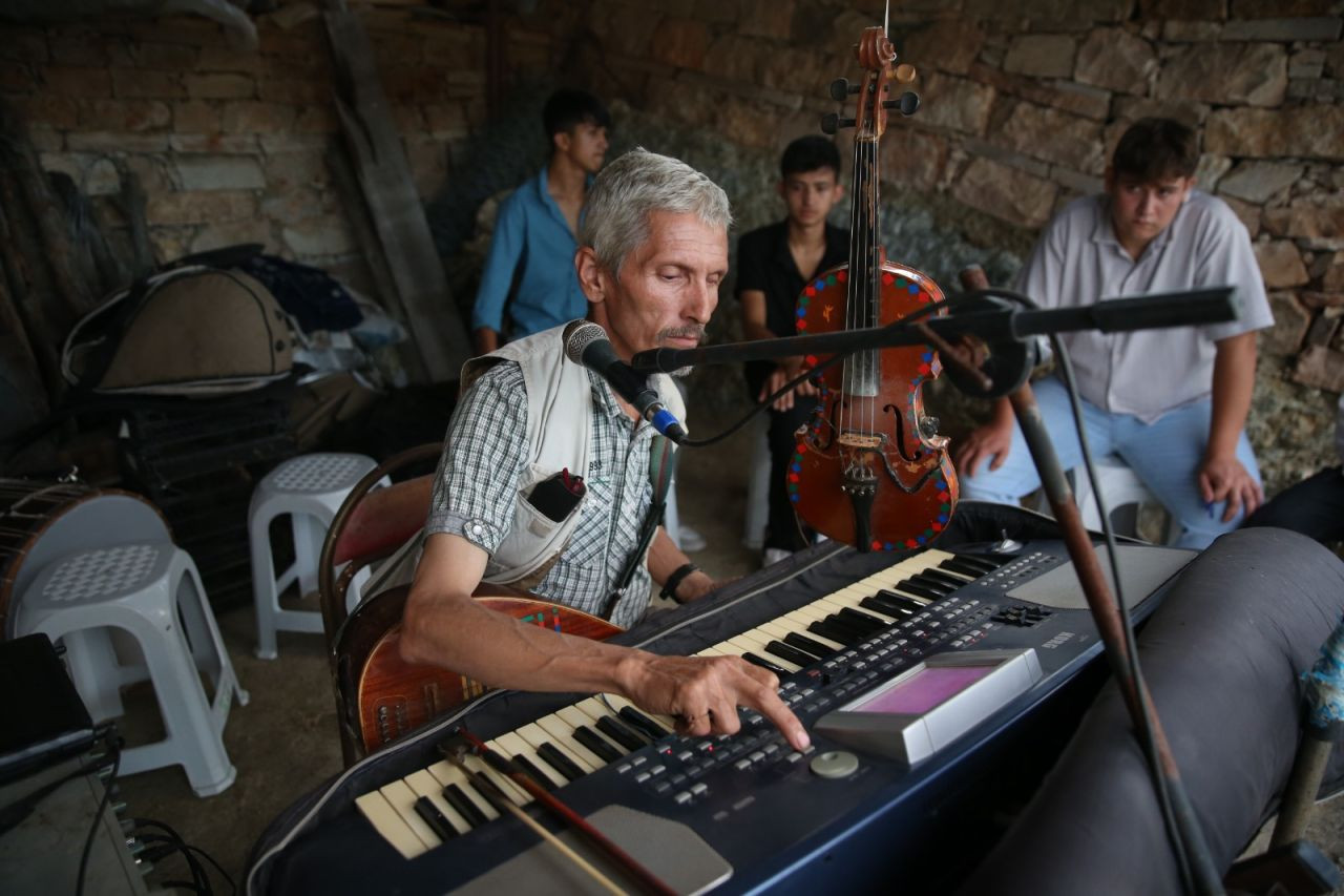 Tek kişilik orkestra: Dursunbeyli Süleyman - Sayfa 1