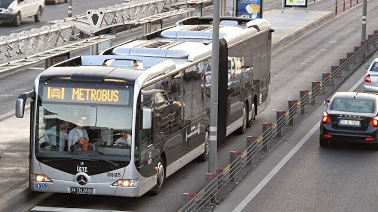 Metrobüs hattında  'Beyaz Yol' çalışması: Bazı duraklar kapatılacak