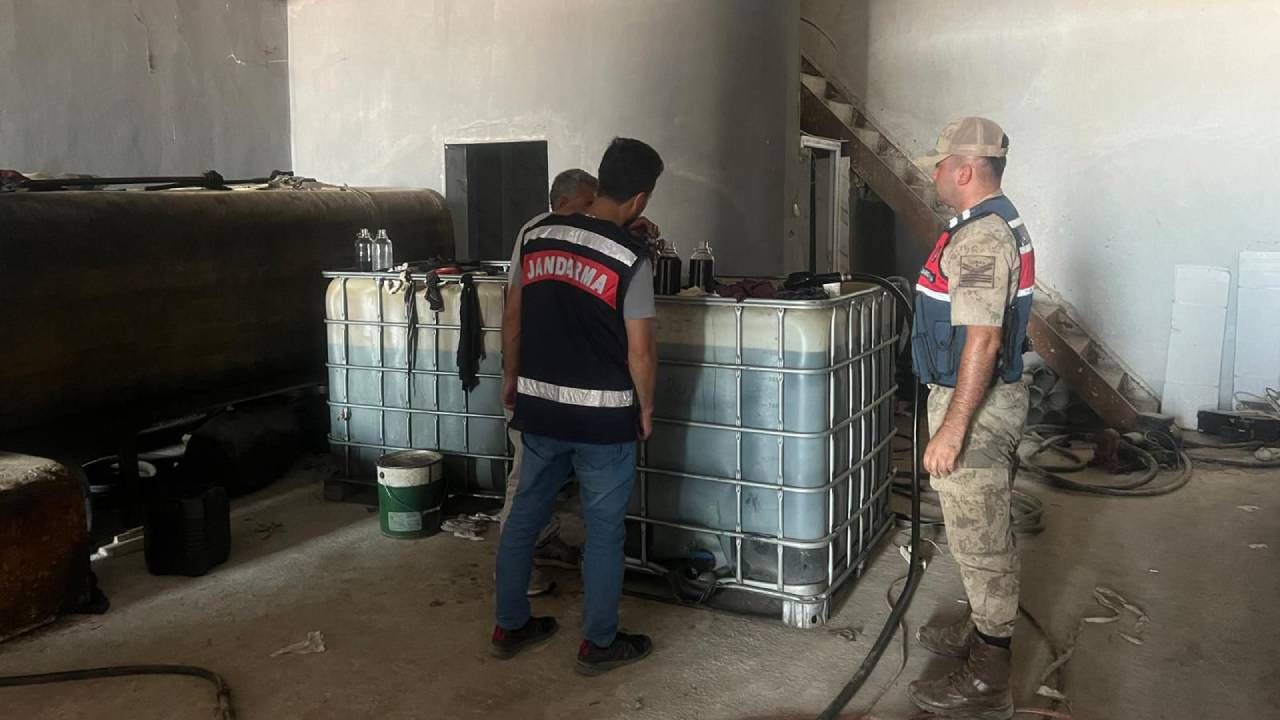 Urfa'da 6 bin 400 litre kaçak akaryakıt ele geçirildi