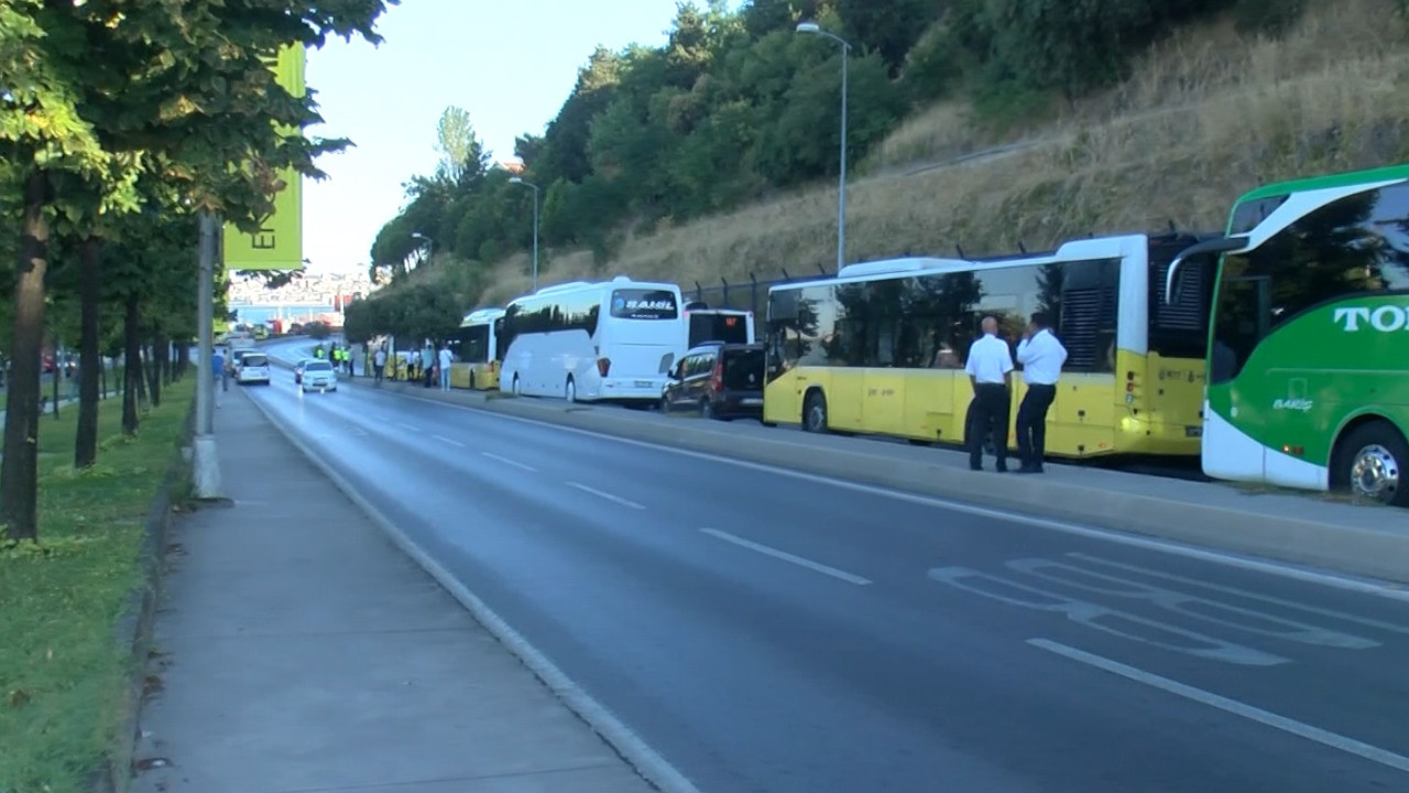 Üsküdar'da kaza: Şehirlerarası otobüs İETT otobüsüne çarptı