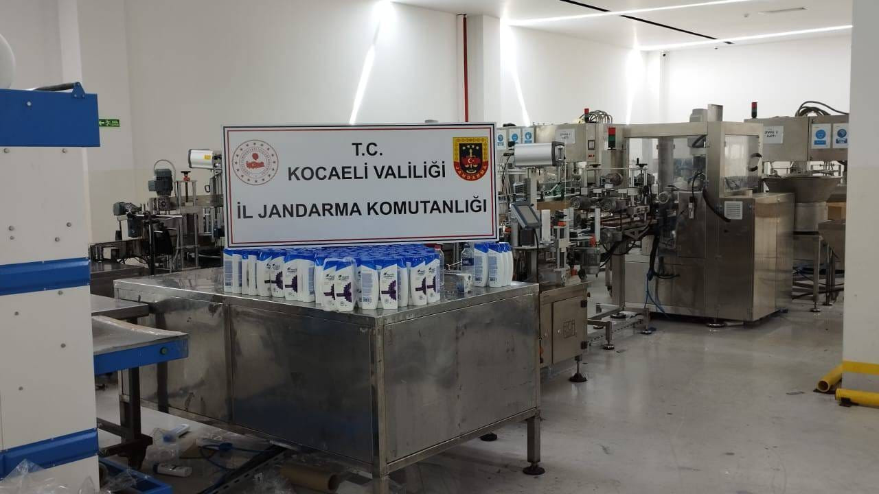 Kocaeli'nde binlerce şişe sahte şampuan ele geçirildi