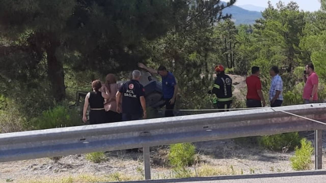 Denizli'de devrilen otomobildeki 1 kişi öldü, 2 kişi yaralandı