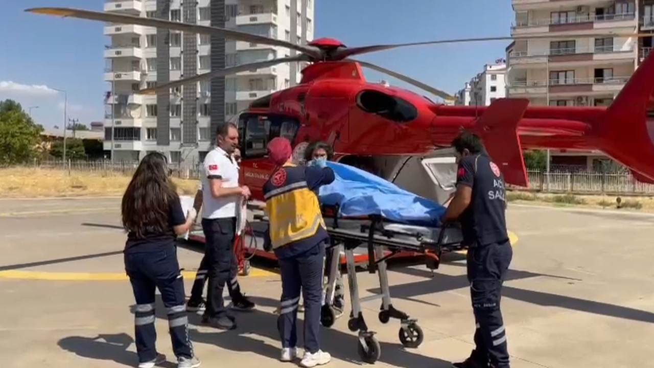 Evinin damından düşen çocuk ambulans helikopterle sevk edildi