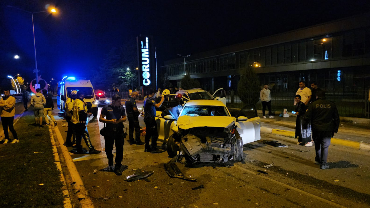 Çorum’da trafik kazası: Nişan töreninden dönen 3 kişi yaralandı