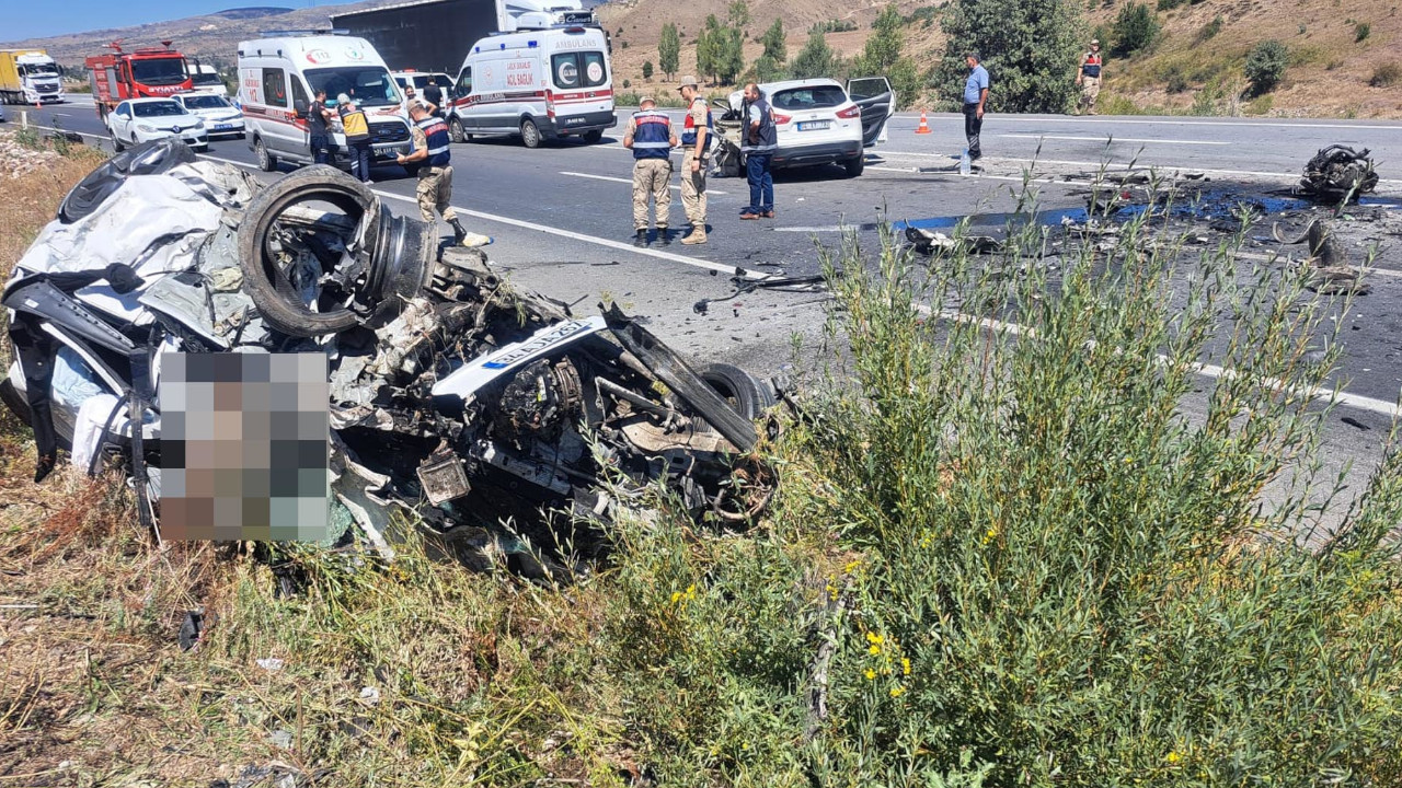 Erzincan'da kaza: 3 ölü, 4 yaralı