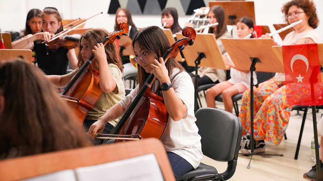 'İki Elin Sesi Var Çocuk Senfoni Orkestrası' eğitimleri devam ediyor