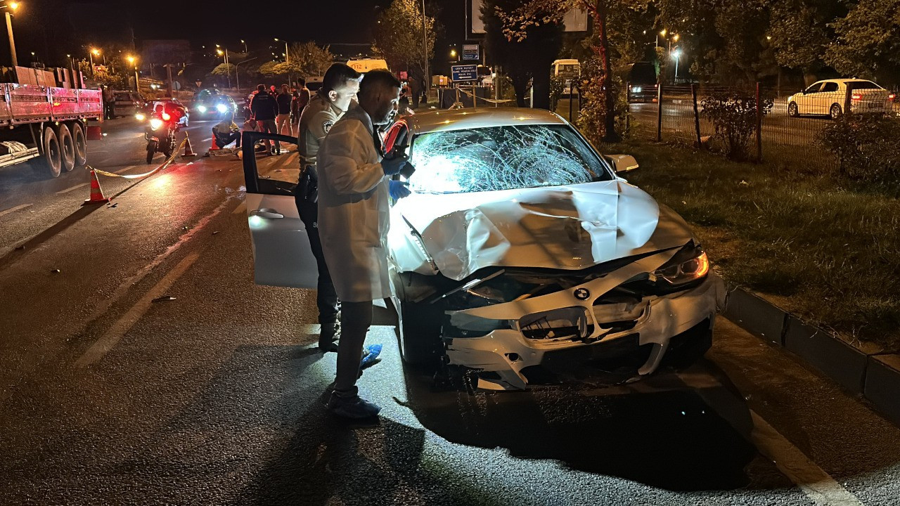 Otomobilin çarptığı iki kız kardeş öldü: Arkasında 'katil' yazıyordu