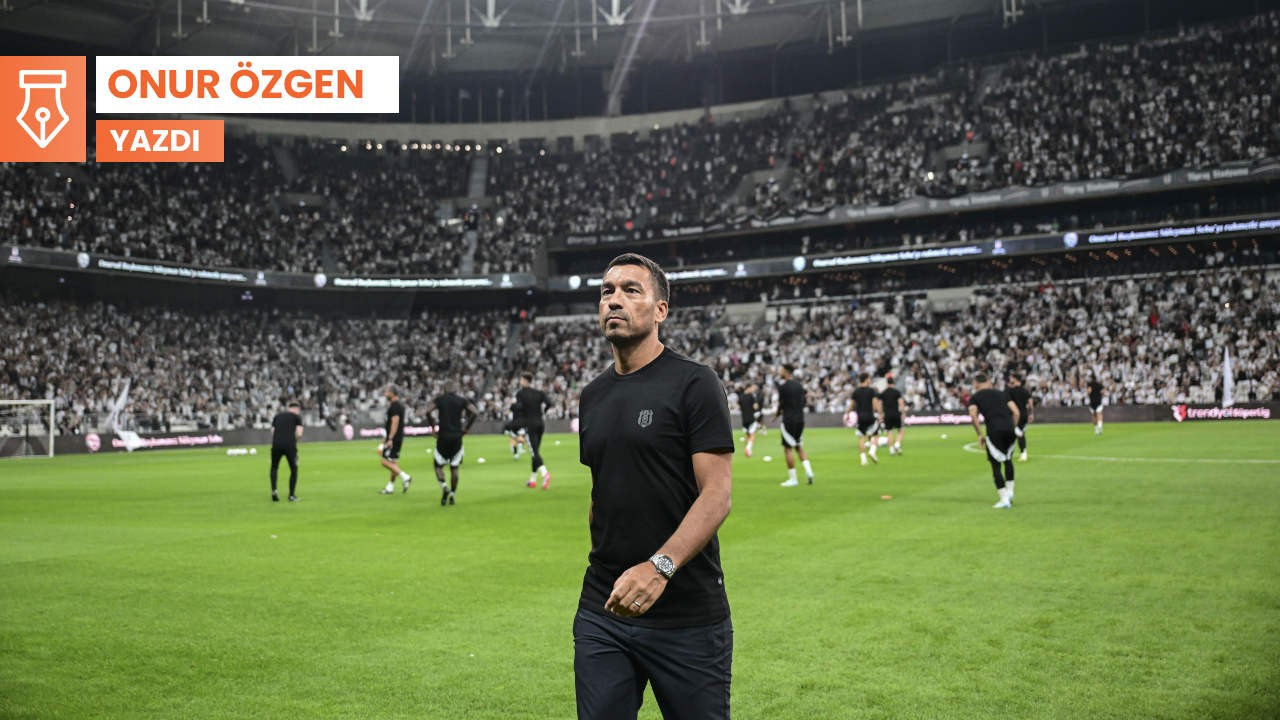 Van Bronckhorst yeni bir takım inşa ediyor