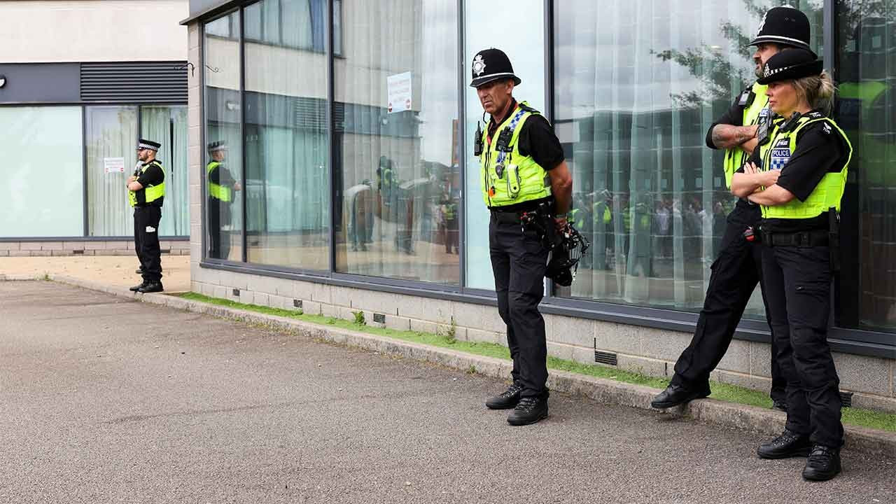 Londra'da okulda asitli saldırı: 3 yaralı