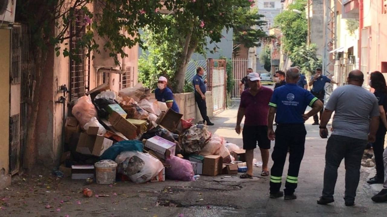 Adana'da 'çöp ev' temizlendi