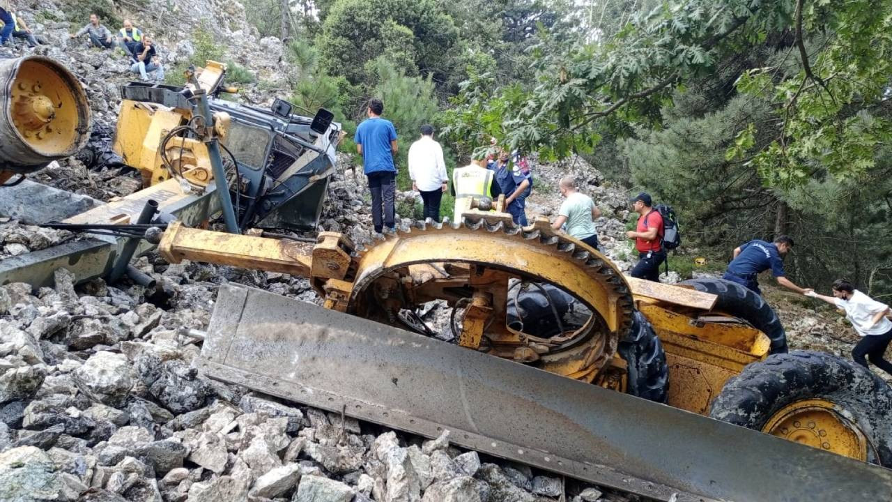 Bergama'da iş makinesi uçurumdan düştü, operatör hayatını kaybetti