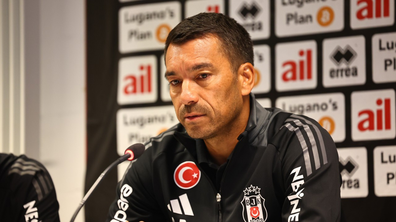 Van Bronckhorst'tan transfer sözleri: 'Bitti diyemem'