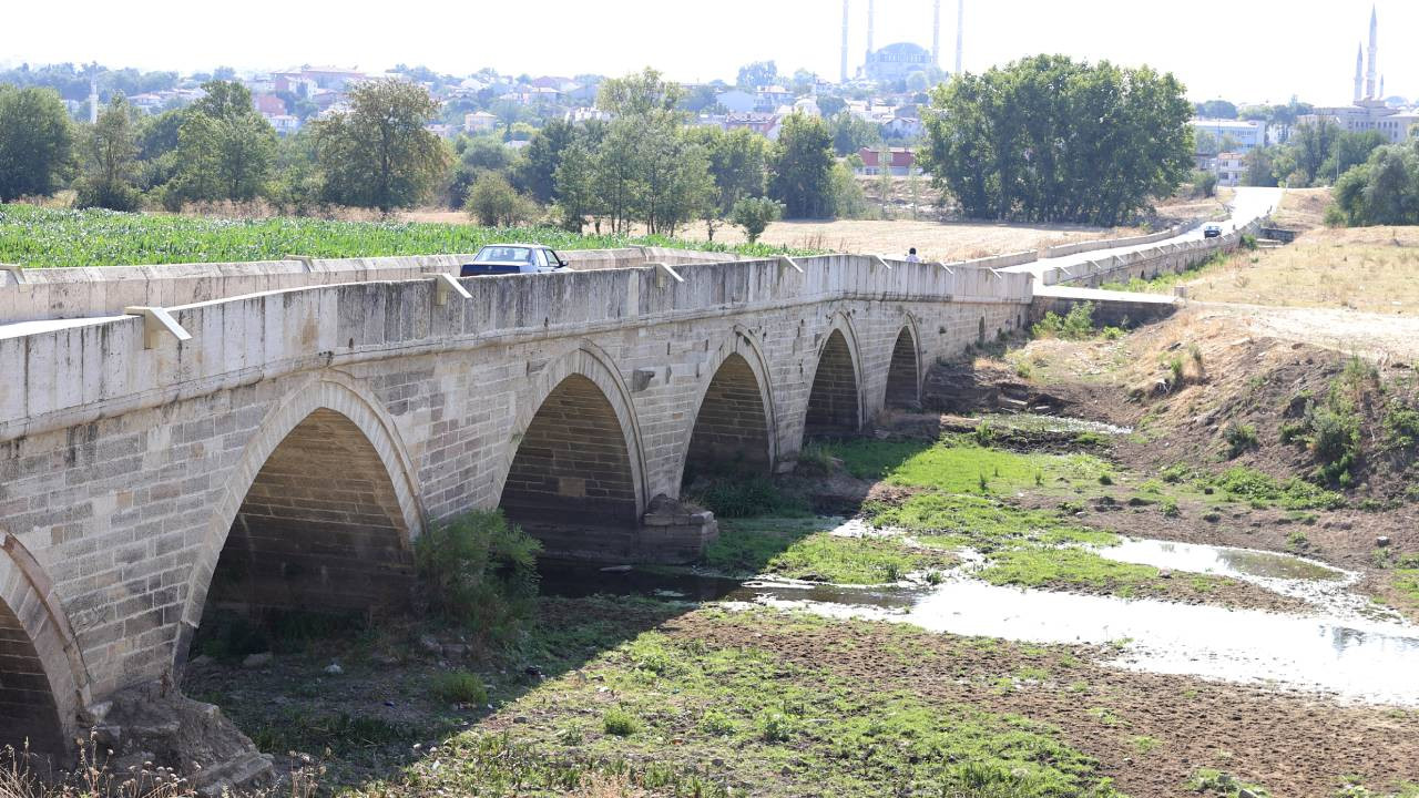 Tunca Nehri'nin bazı bölümlerinde su akışı durdu