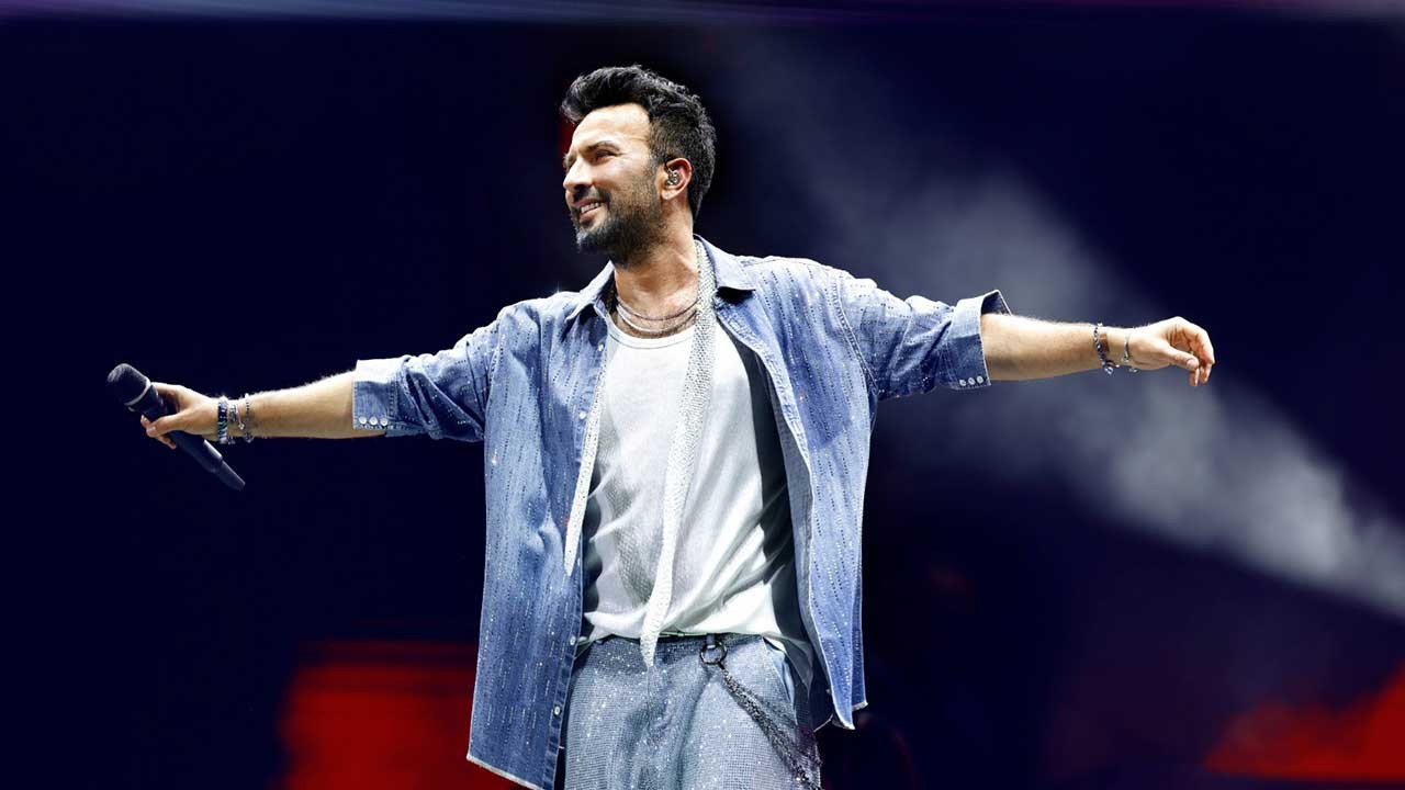 Tarkan ve Ceza İzmir’de seyircisiyle buluştu