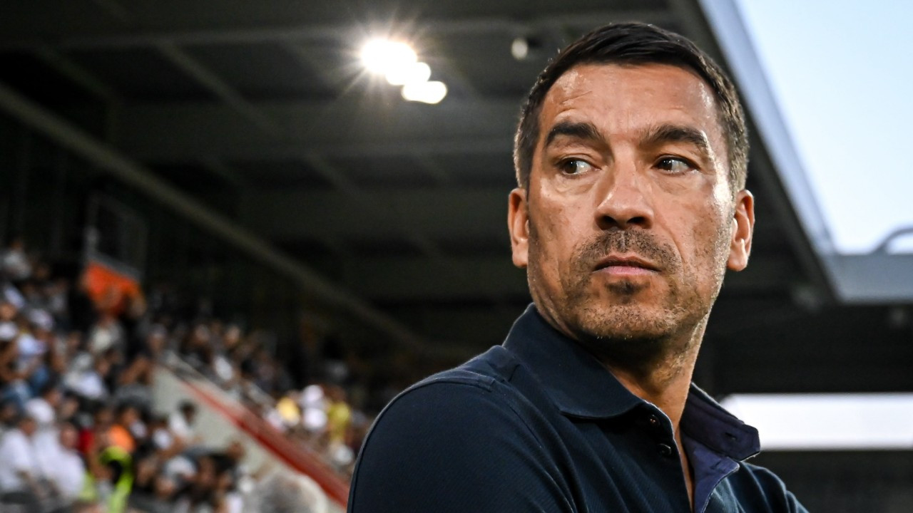 Van Bronckhorst'tan Lugano'ya gözdağı: İçeride daha farklı olacak