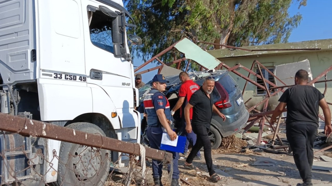 Mersin'de trafik kazası: 1 kişi hayatını kaybetti, 6 kişi yaralandı