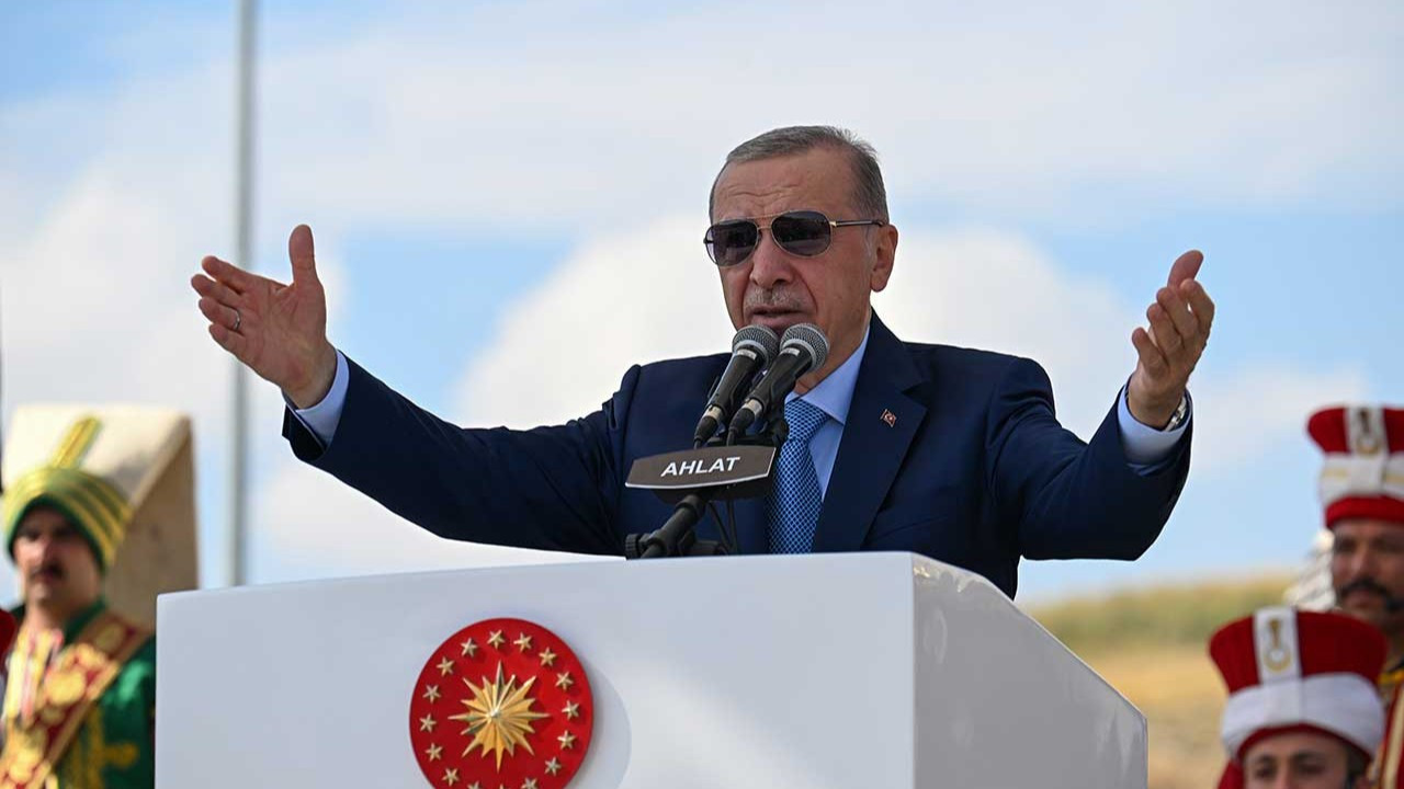 Erdoğan Ahlat'ta: Bu toprakların emanetçisi değil, asıl sahipleriyiz