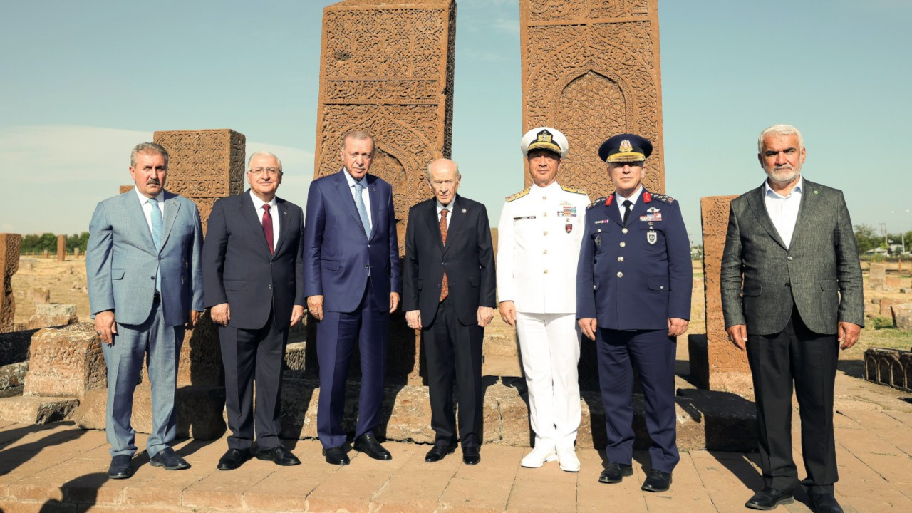 Erdoğan ve Bahçeli Selçuklu mezarlığını ziyaret etti