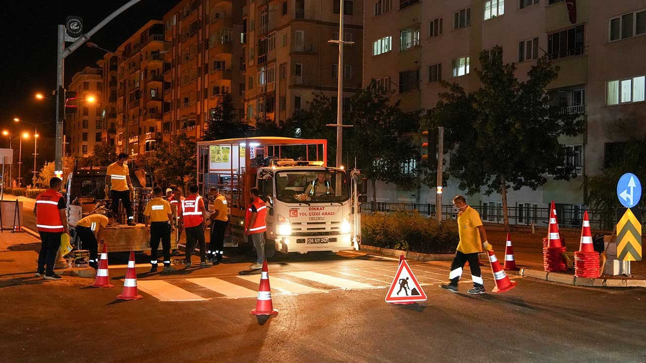 Eskişehir Büyükşehir Belediyesi’nin yollardaki gece mesaisi yarın tamamlanacak