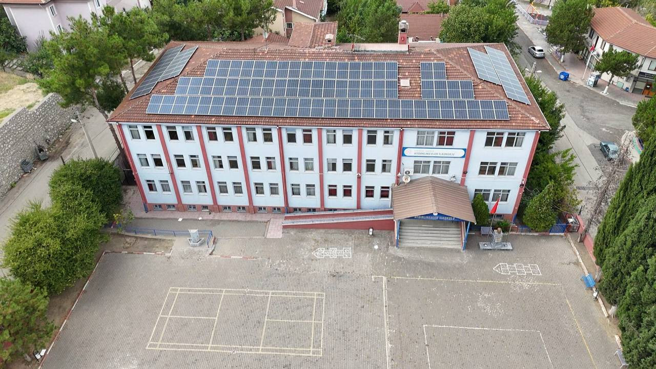 Karabük'te bir ilkokula güneş enerjisi sistemi kuruldu