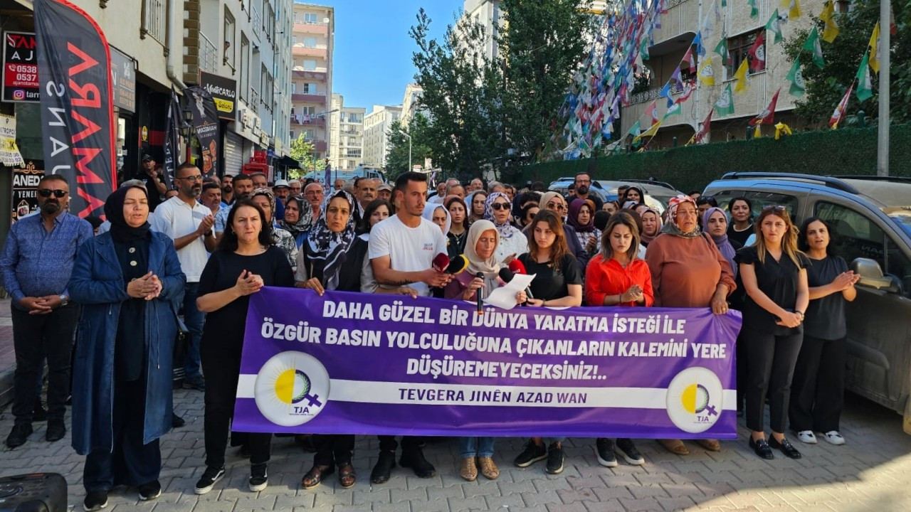 Kadın gazetecilerin öldürülmesi Van’da protesto edildi