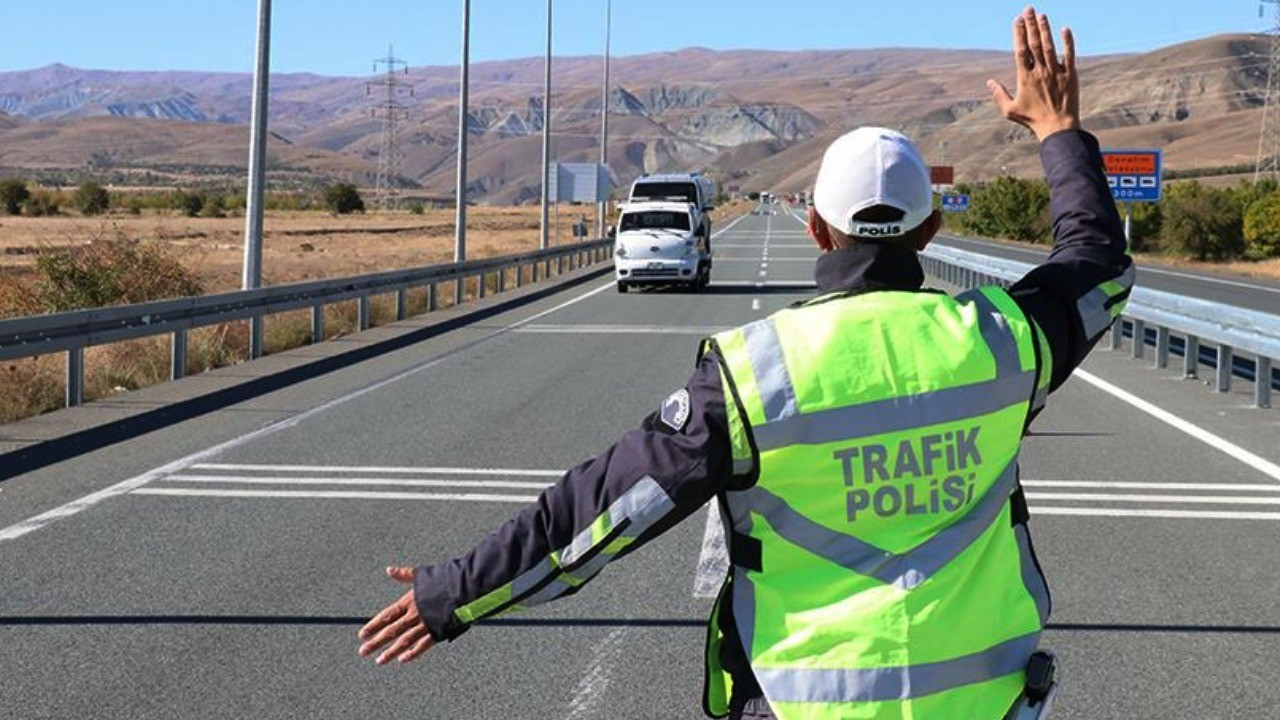 Adana'da polis 5 kişiyi sınava yetiştirdi