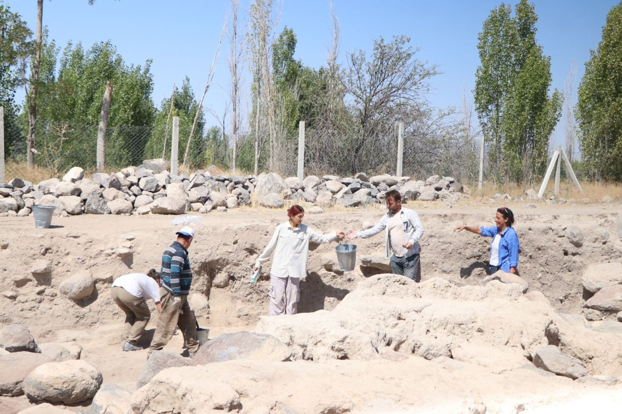 Niğde'de keşif: Orta Bronz Çağı'na ait sur kalıntıları ve yerleşim yeri bulundu - Sayfa 2