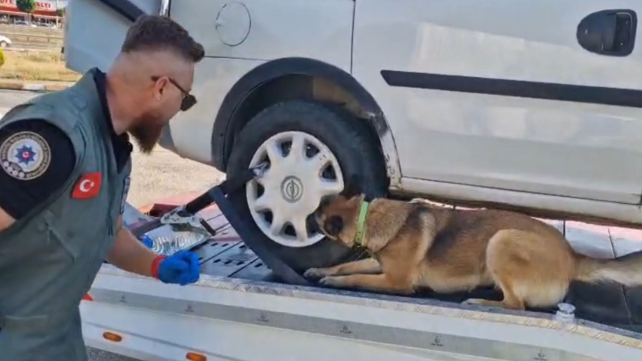 Durdurulan aracın lastiğine gizlenmiş uyuşturucu bulundu