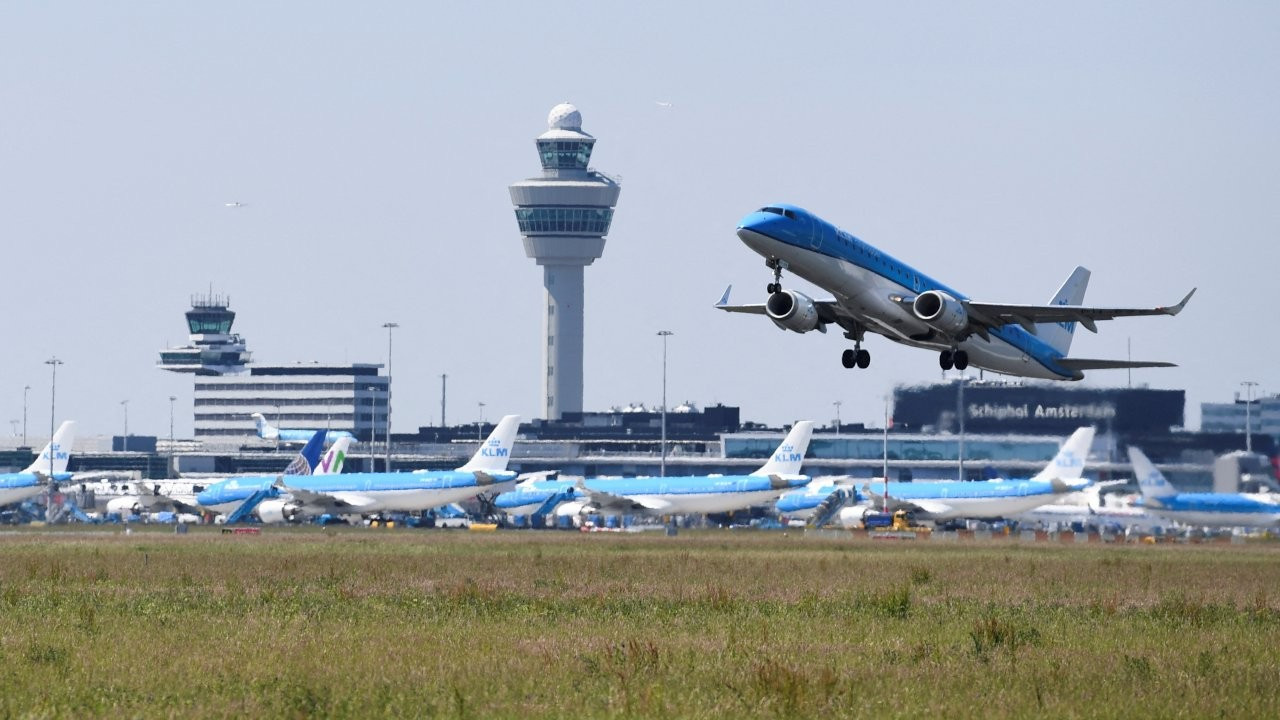 Hollanda'da bilgisayar sistemlerinde arıza: Uçuşlar aksadı