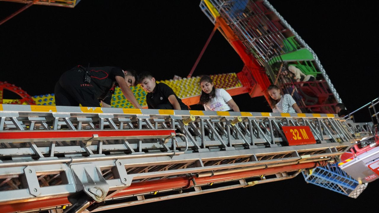 Lunaparkta panik: Kamikazede başaşağı mahsur kaldılar - Sayfa 4